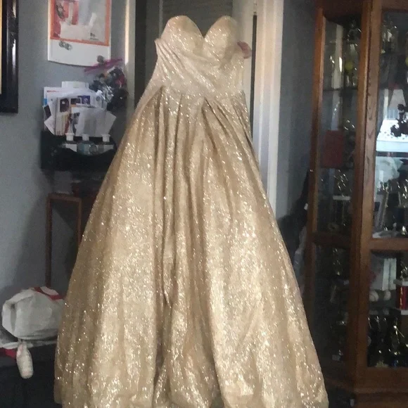 green emerald velvet dress Glamorous Gold Off The Shoulder Glitter Tulle Quinceanera Dress Gold / 8